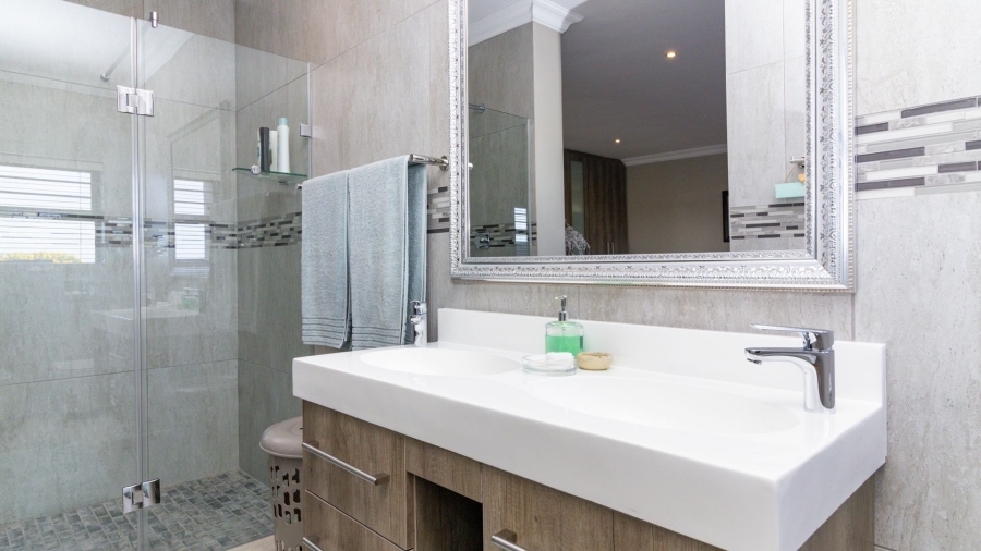 6 Bedroom Property for Sale in Kleinbaai Western Cape